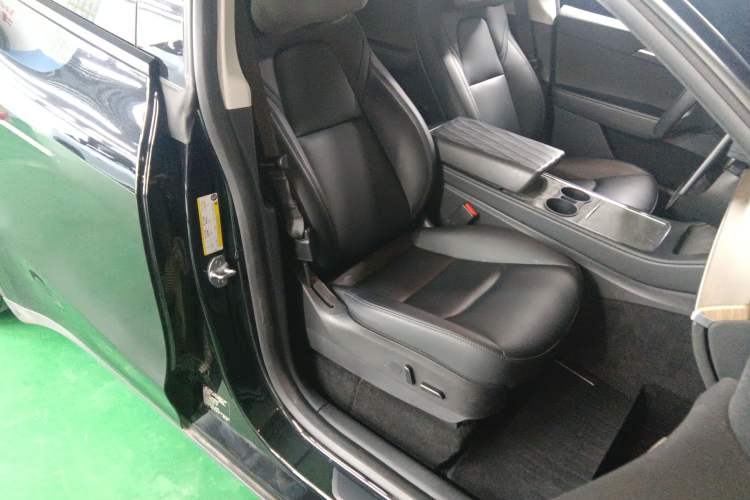 Used Tesla Model Y 2022 Rear-Wheel-Drive Version Right Front Seat