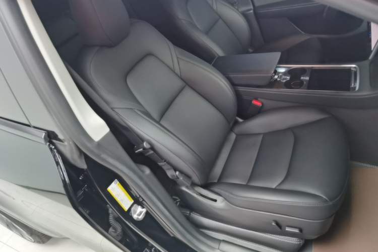 Used Tesla Model Y 2022 Performance High-Performance All-Wheel-Drive Version Right Front Seat