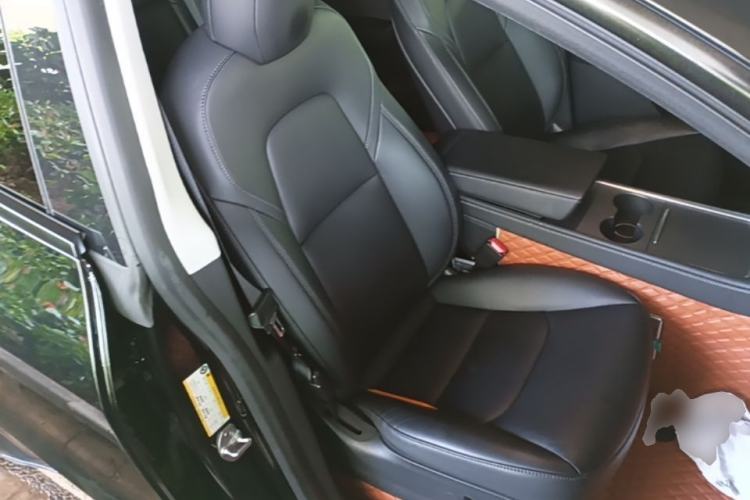 Used Tesla Model Y 2022 Rear-Wheel-Drive Version Right Front Seat