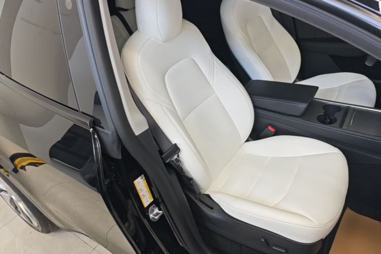 Used Tesla Model Y 2022 Long-Range All-Wheel-Drive Version Right Front Seat