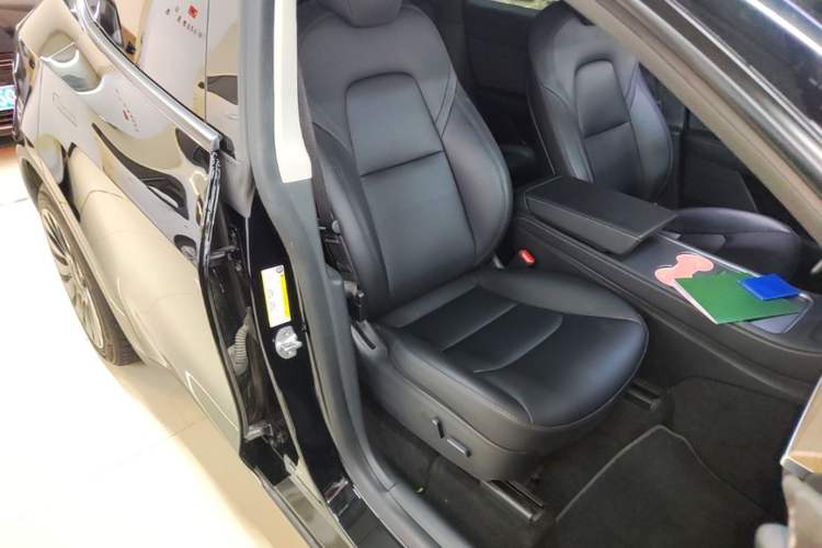 Used Tesla Model Y 2022 Long-Range All-Wheel-Drive Version Right Front Seat