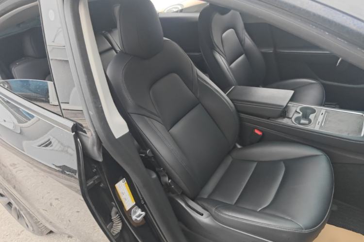 Used Tesla Model Y 2022 Long-Range All-Wheel-Drive Version Right Front Seat