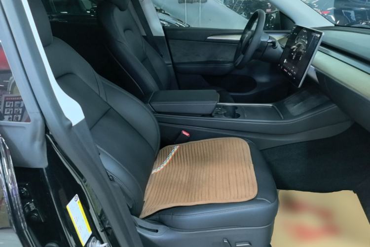 Used Tesla Model Y 2022 Rear-Wheel-Drive Version Right Front Seat