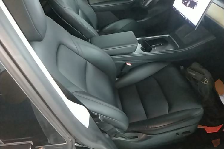 Used Tesla Model Y 2022 Long-Range All-Wheel-Drive Version Right Front Seat