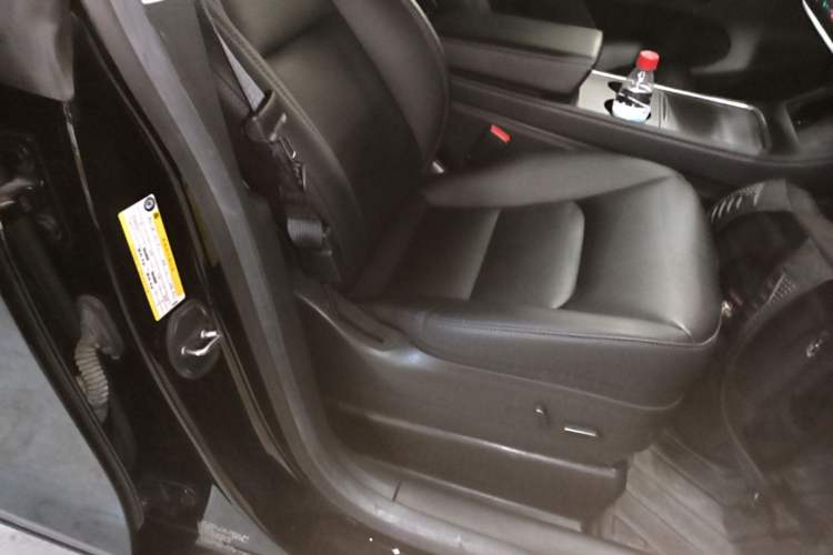 Used Tesla Model Y 2022 Rear-Wheel-Drive Version Right Front Seat