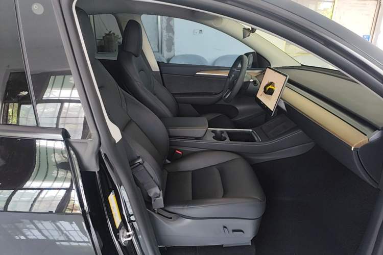 Used Tesla Model Y 2022 Rear-Wheel-Drive Version Right Front Seat