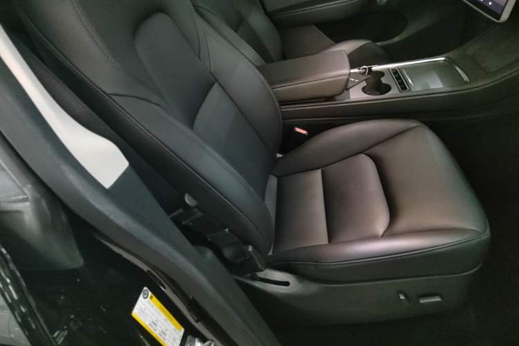 Used Tesla Model Y 2022 Rear-Wheel-Drive Version Right Front Seat