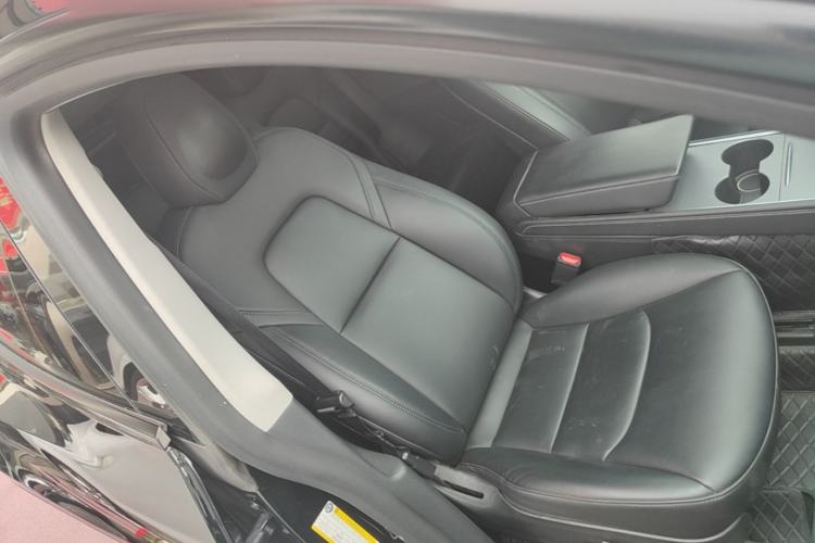 Used Tesla Model Y 2022 Long-Range All-Wheel-Drive Version Right Front Seat