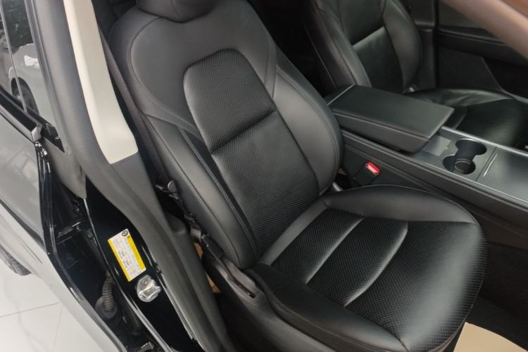 Used Tesla Model Y 2022 Rear-Wheel-Drive Version Right Front Seat