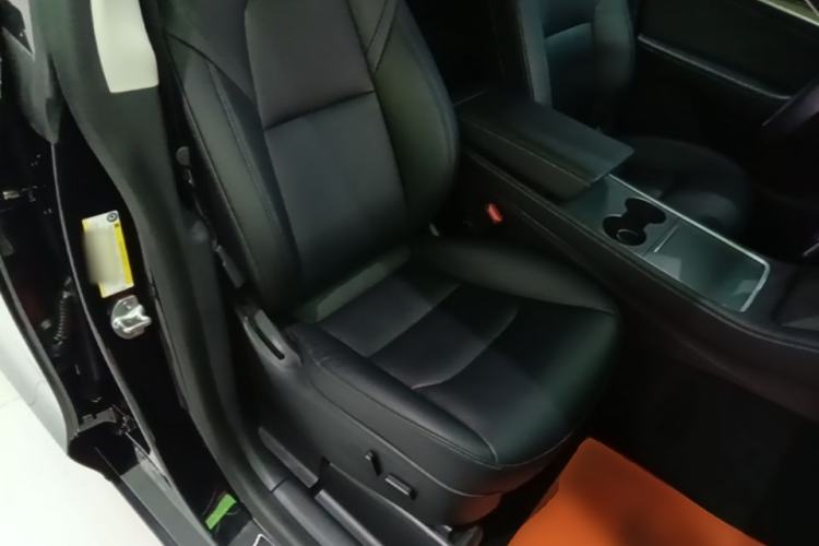 Used Tesla Model Y 2022 Rear-Wheel-Drive Version Right Front Seat