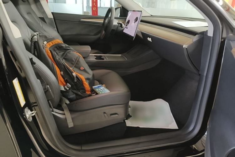 Used Tesla Model Y 2022 Rear-Wheel-Drive Version Right Front Seat