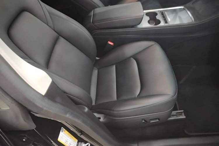 Used Tesla Model Y 2022 Rear-Wheel-Drive Version Right Front Seat