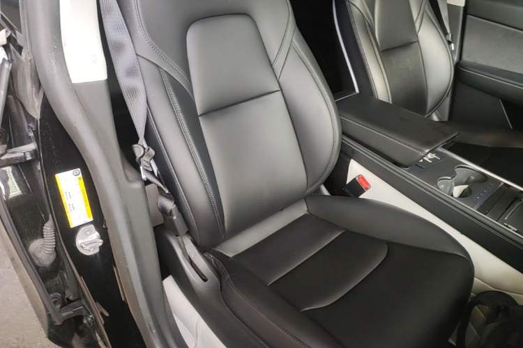 Used Tesla Model Y 2022 Long-Range All-Wheel-Drive Version Right Front Seat