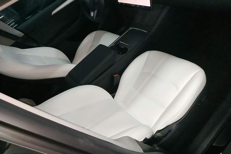 Used Tesla Model Y 2022 Rear-Wheel-Drive Version Right Front Seat