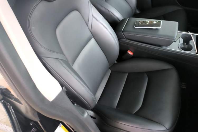 Used Tesla Model Y 2022 Rear-Wheel-Drive Version Right Front Seat