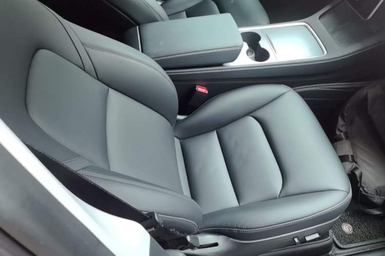Used Tesla Model Y 2022 Performance High-Performance All-Wheel-Drive Version Right Front Seat