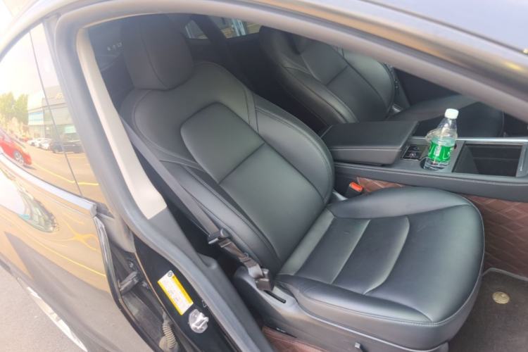 Used Tesla Model Y 2022 Rear-Wheel-Drive Version Right Front Seat
