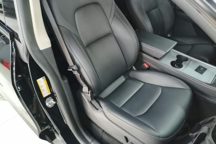 Used Tesla Model Y 2022 Rear-Wheel-Drive Version Right Front Seat