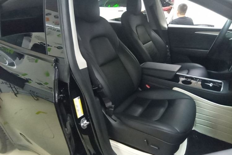 Used Tesla Model Y 2022 Long-Range All-Wheel-Drive Version Right Front Seat