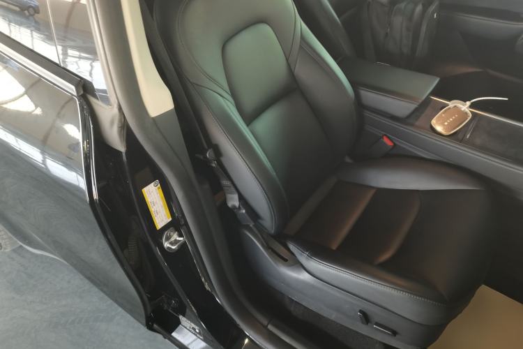 Used Tesla Model Y 2022 Rear-Wheel-Drive Version Right Front Seat