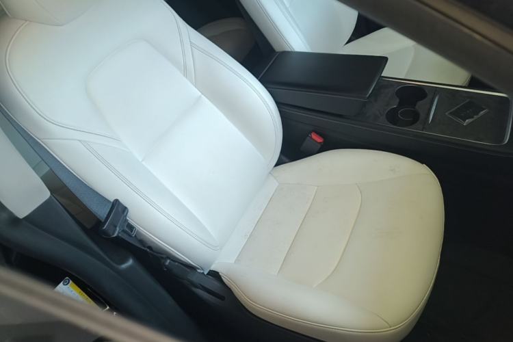 Used Tesla Model Y 2022 Rear-Wheel-Drive Version Right Front Seat