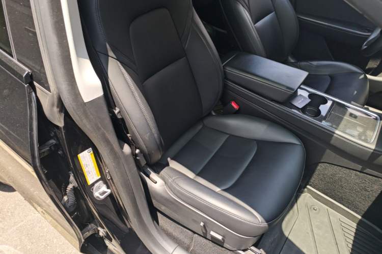 Used Tesla Model Y 2022 Long-Range All-Wheel-Drive Version Right Front Seat