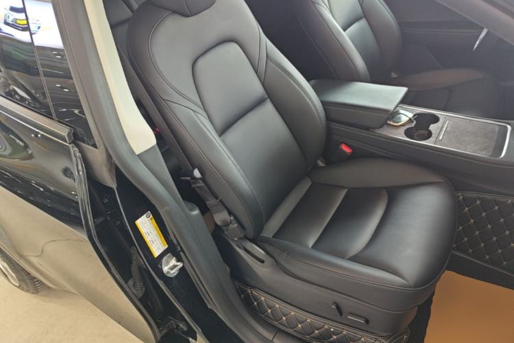 Used Tesla Model Y 2022 Rear-Wheel-Drive Version Right Front Seat