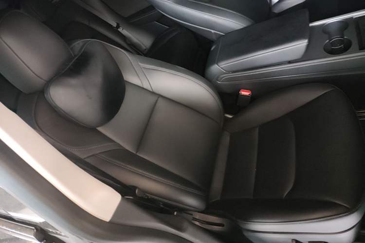 Used Tesla Model Y 2022 Rear-Wheel-Drive Version Right Front Seat