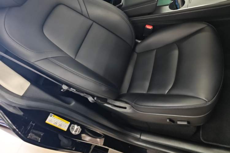 Used Tesla Model Y 2022 Long-Range All-Wheel-Drive Version Right Front Seat