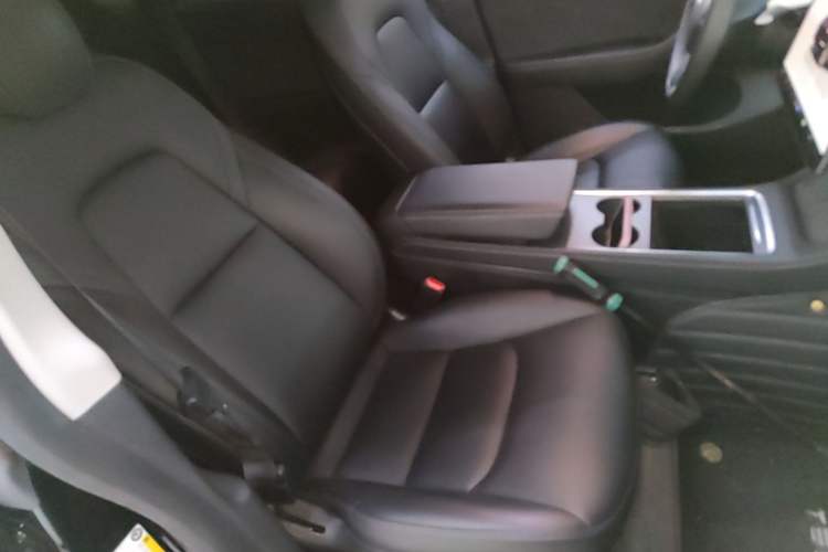Used Tesla Model Y 2022 Long-Range All-Wheel-Drive Version Right Front Seat