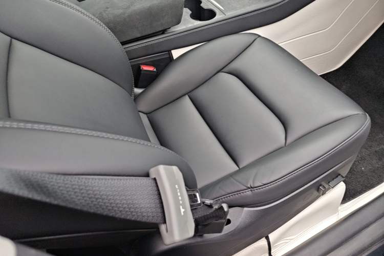 Used Tesla Model Y 2022 Performance High-Performance All-Wheel-Drive Version Right Front Seat