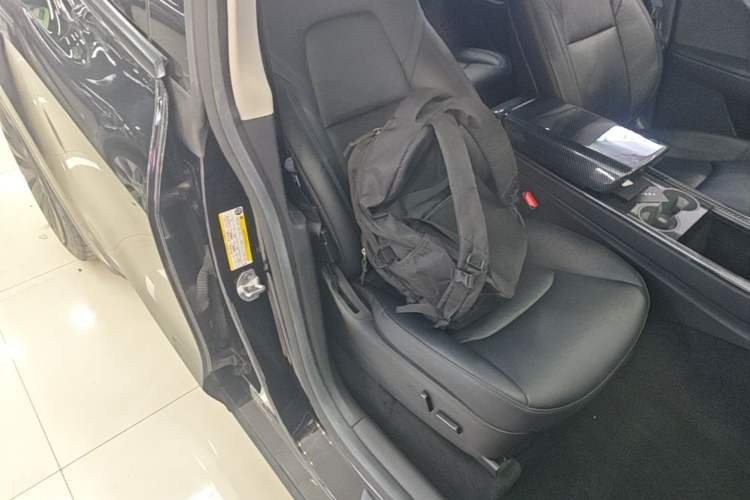 Used Tesla Model Y 2022 Long-Range All-Wheel-Drive Version Right Front Seat