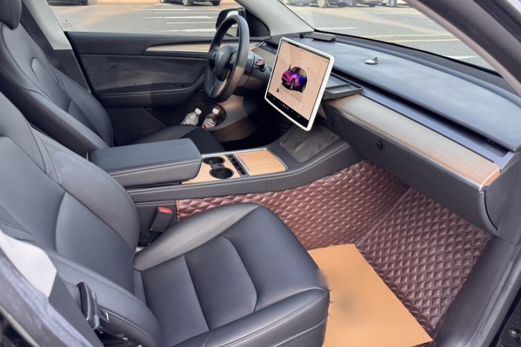 Used Tesla Model Y 2022 Rear-Wheel-Drive Version Right Front Seat