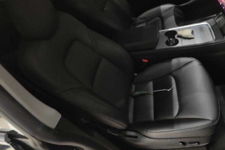 Used Tesla Model Y 2022 Rear-Wheel-Drive Version Right Front Seat