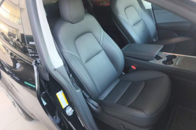 Used Tesla Model Y 2022 Long-Range All-Wheel-Drive Version Right Front Seat