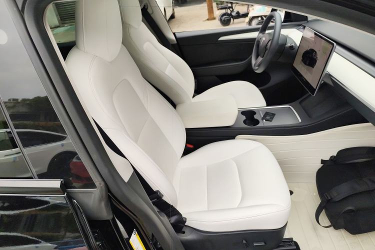 Used Tesla Model Y 2022 Rear-Wheel-Drive Version Right Front Seat