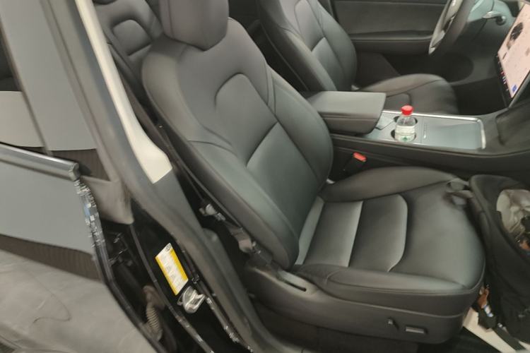 Used Tesla Model Y 2022 Rear-Wheel-Drive Version Right Front Seat