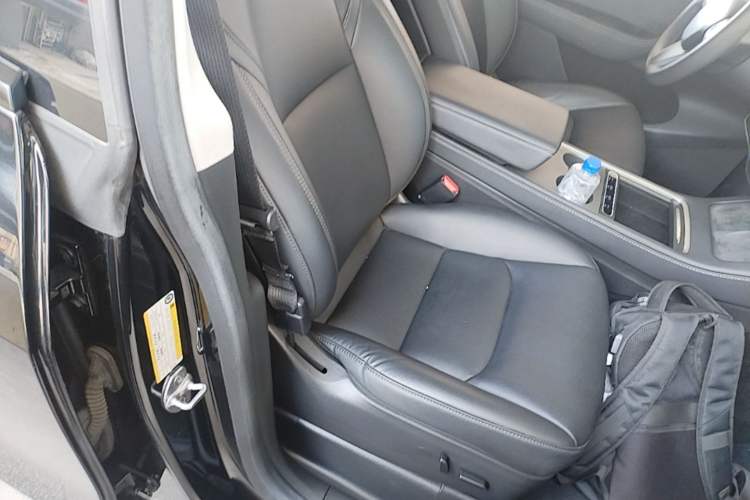 Used Tesla Model Y 2022 Rear-Wheel-Drive Version Right Front Seat