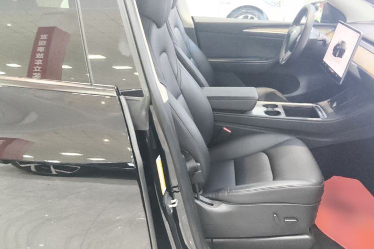 Used Tesla Model Y 2022 Long-Range All-Wheel-Drive Version Right Front Seat