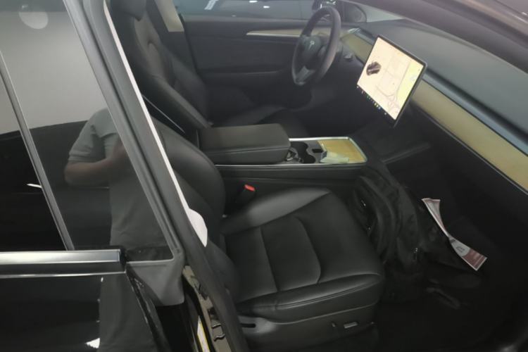 Used Tesla Model Y 2022 Rear-Wheel-Drive Version Right Front Seat
