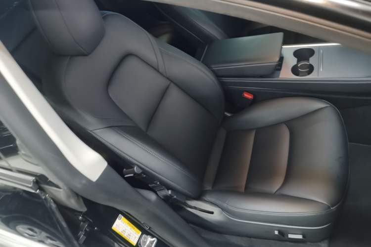 Used Tesla Model Y 2022 Rear-Wheel-Drive Version Right Front Seat