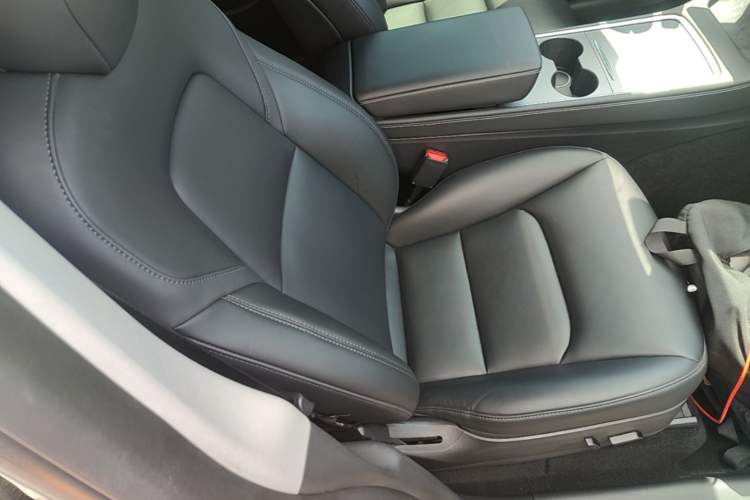 Used Tesla Model Y 2022 Rear-Wheel-Drive Version Right Front Seat