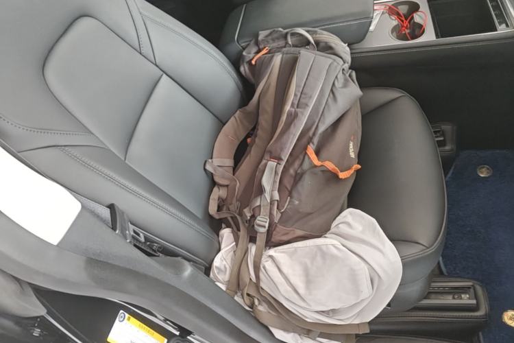 Used Tesla Model Y 2022 Rear-Wheel-Drive Version Right Front Seat