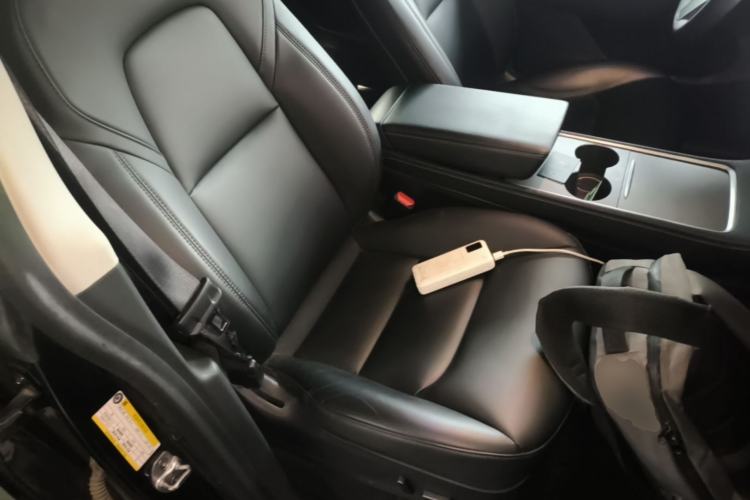 Used Tesla Model Y 2022 Rear-Wheel-Drive Version Right Front Seat