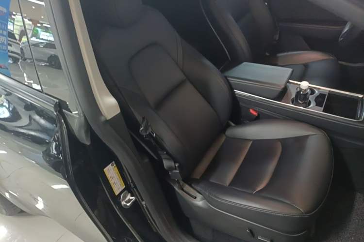 Used Tesla Model Y 2022 Rear-Wheel-Drive Version Right Front Seat