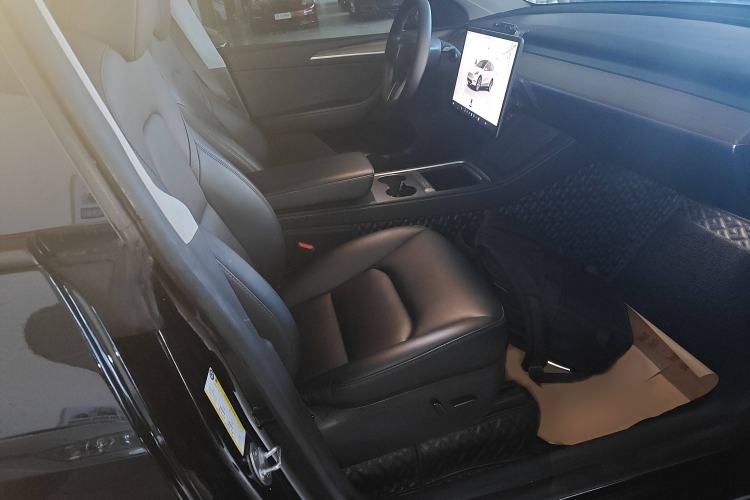 Used Tesla Model Y 2022 Rear-Wheel-Drive Version Right Front Seat