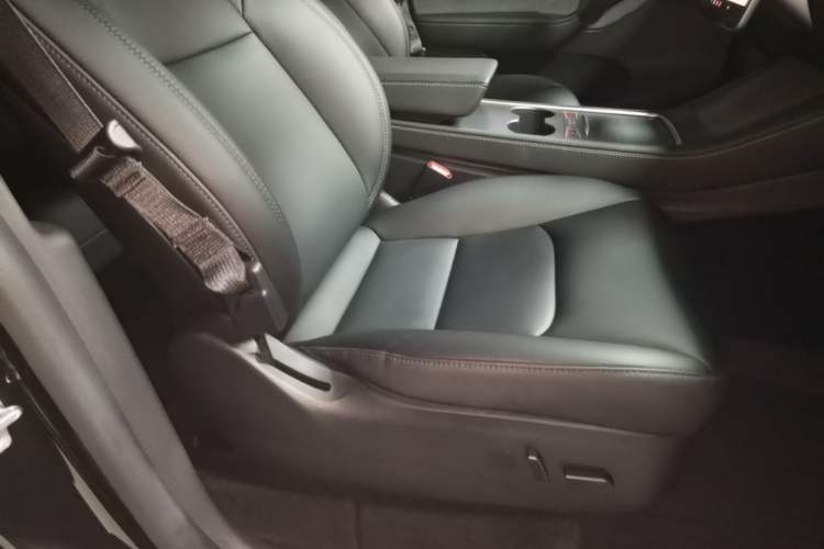 Used Tesla Model Y 2022 Rear-Wheel-Drive Version Right Front Seat