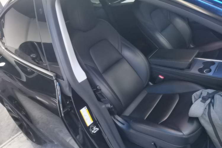 Used Tesla Model Y 2022 Rear-Wheel-Drive Version Right Front Seat