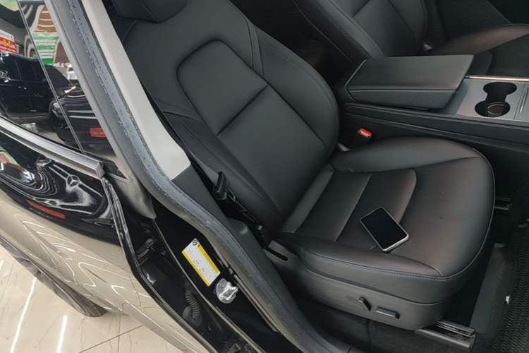 Used Tesla Model Y 2022 Performance High-Performance All-Wheel-Drive Version Right Front Seat