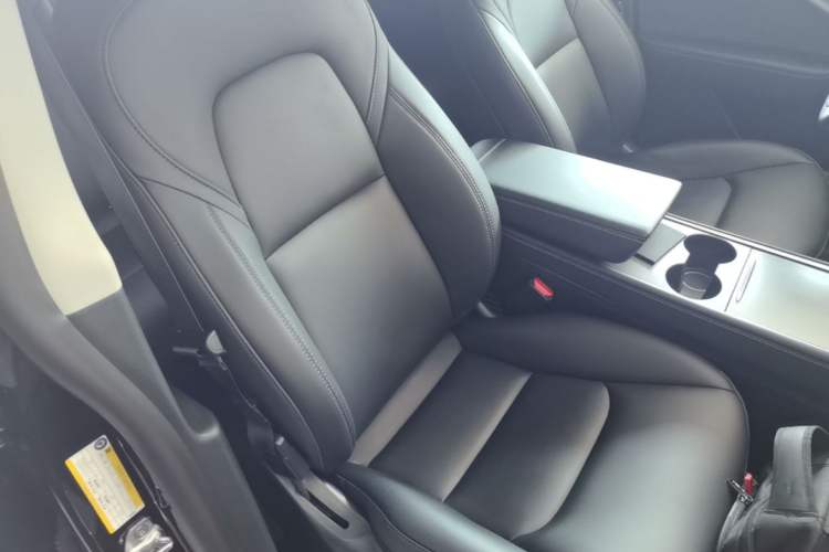 Used Tesla Model Y 2022 Performance High-Performance All-Wheel-Drive Version Right Front Seat